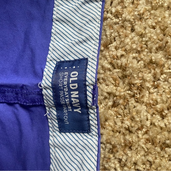 Women’s Old Navy shorts - Picture 2 of 4